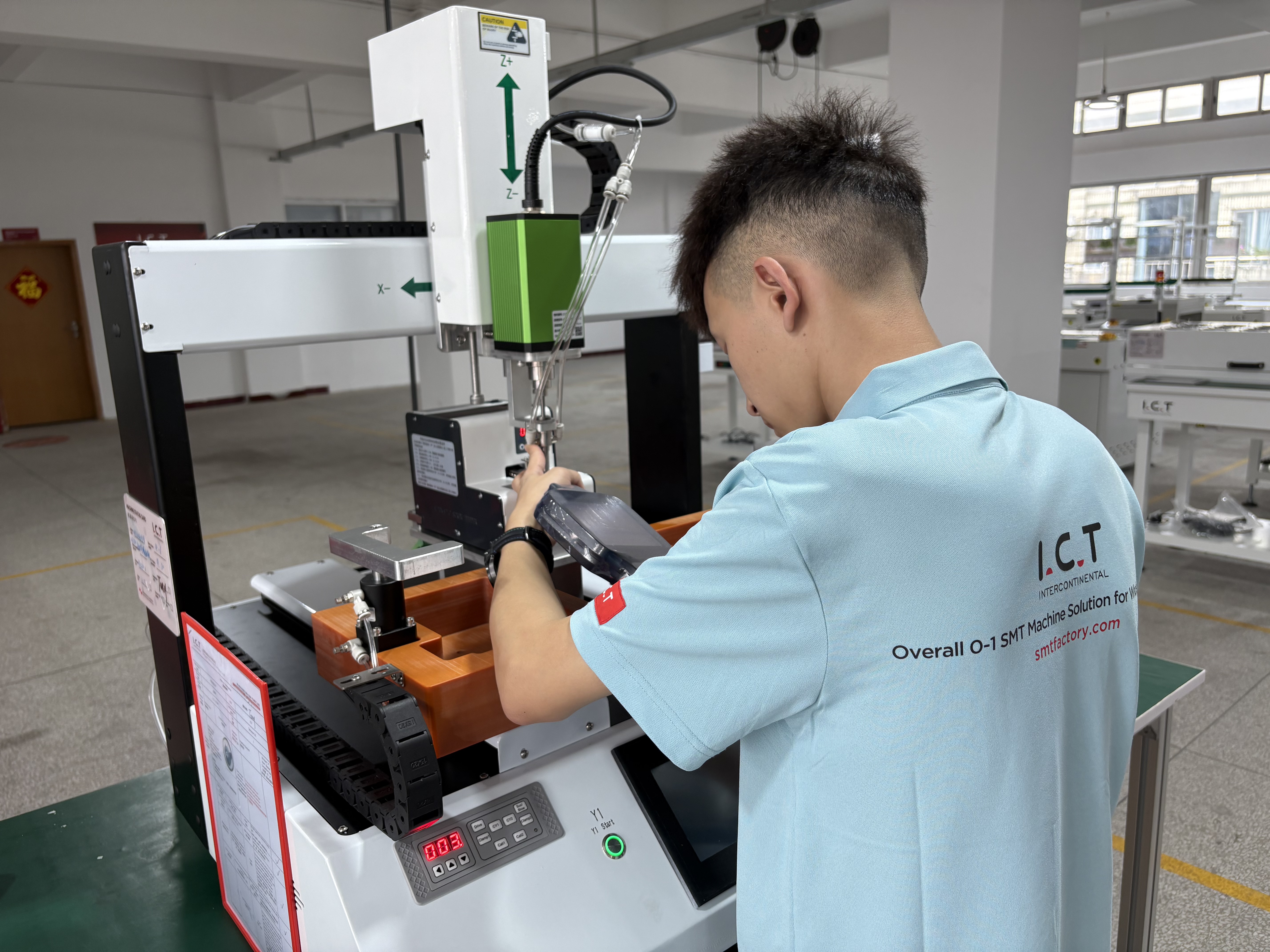 настольный винт robot.jpg